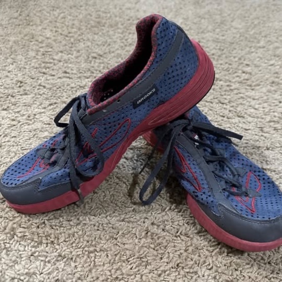 New Men's BROOKS Green Silence Running Track Shoes Size 8 - Picture 1 of 5